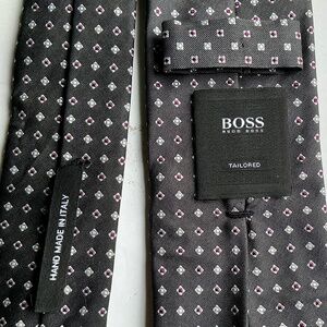 Hugo Boss Black and Pink Patterned Tie